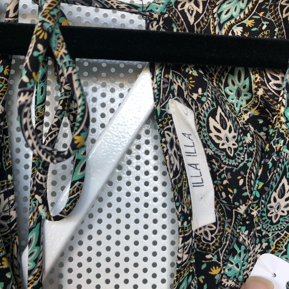 💖NWOT ILLA ILLA sleeved Romper. Bundle to save. - Picture 5 of 8